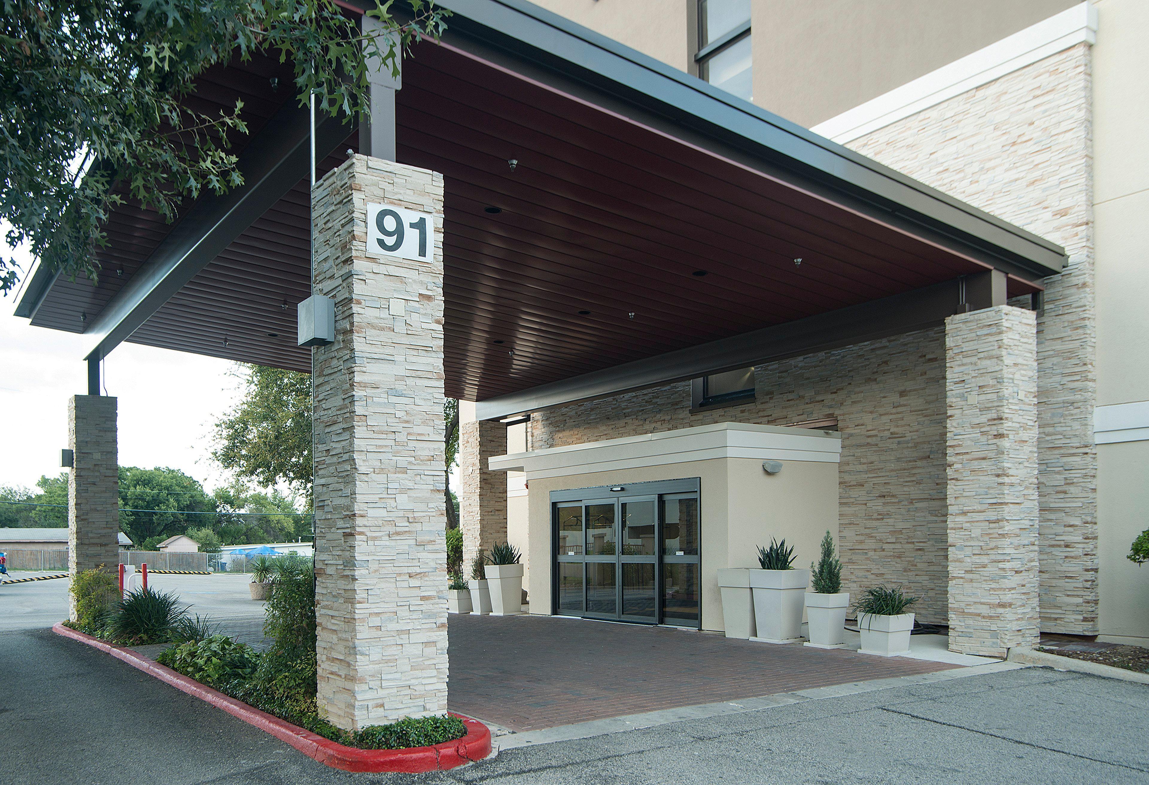 Holiday Inn Express - San Antonio Airport, An Ihg Hotel Exterior photo